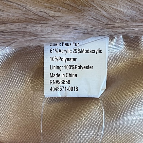 NWOT Faux Fur Pull Through Champagne Blush Scarf - Picture 8 of 10